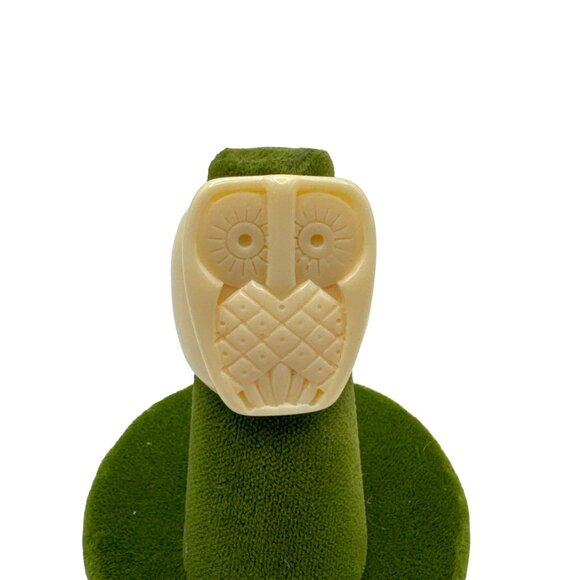 Whimsical Wise Old Owl Ring Carved Celluloid Size 7 - Picture 2 of 6